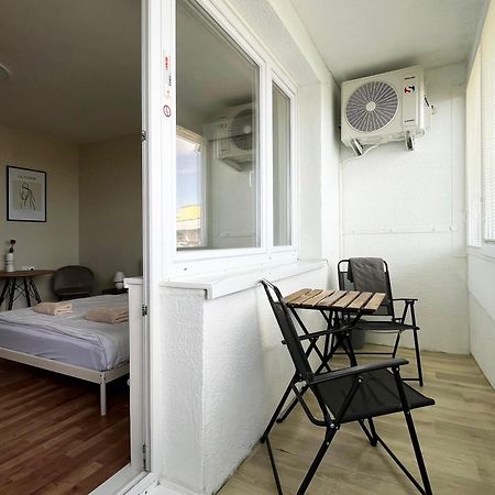 Air-Conditioned Studio, Close To City Centre & Tram Stop Bratislava Exterior foto
