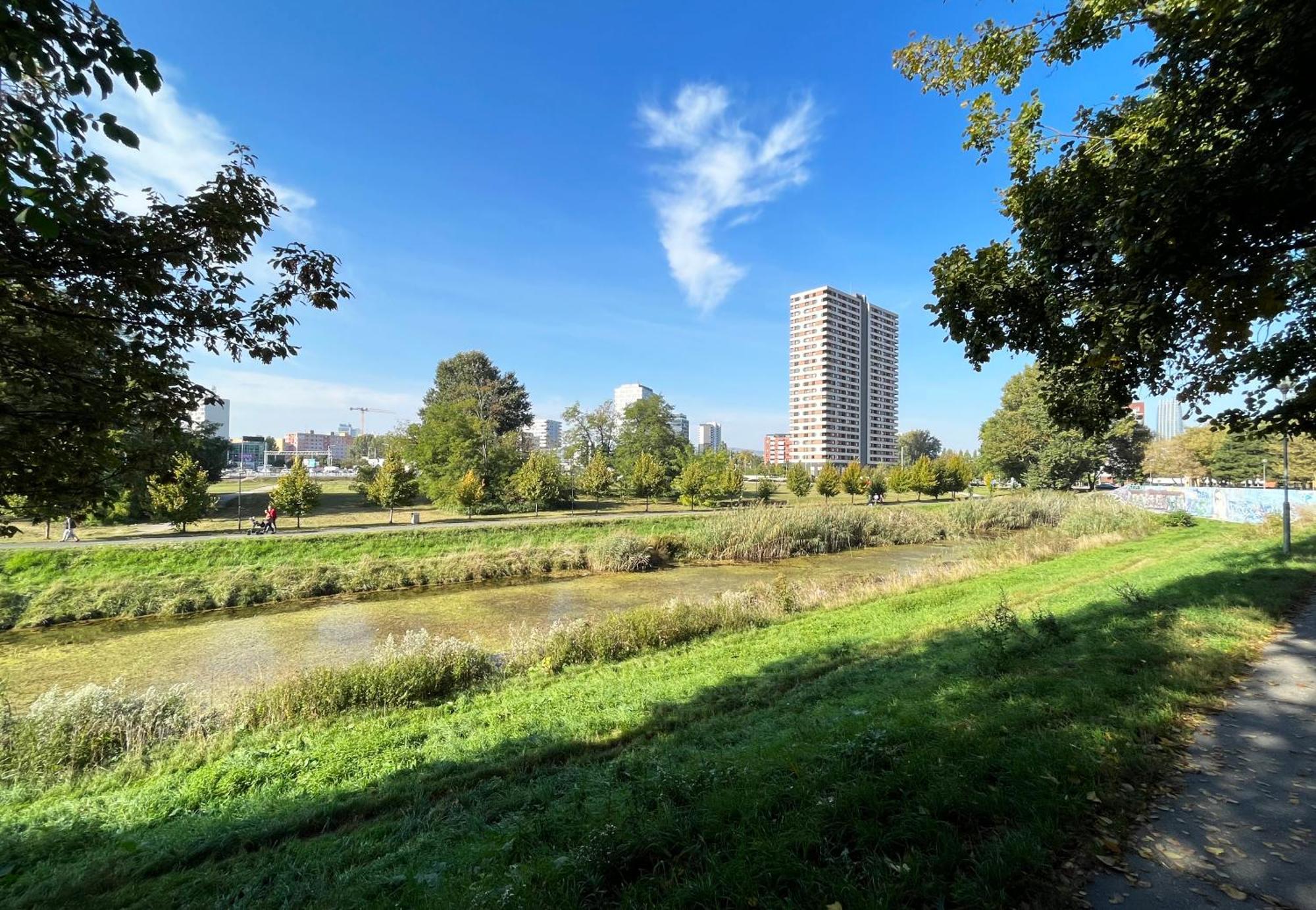 Air-Conditioned Studio, Close To City Centre & Tram Stop Bratislava Exterior foto